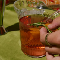 Vánoční večírky i Silvestr se stylovými drinky s čaji TEEKANNE